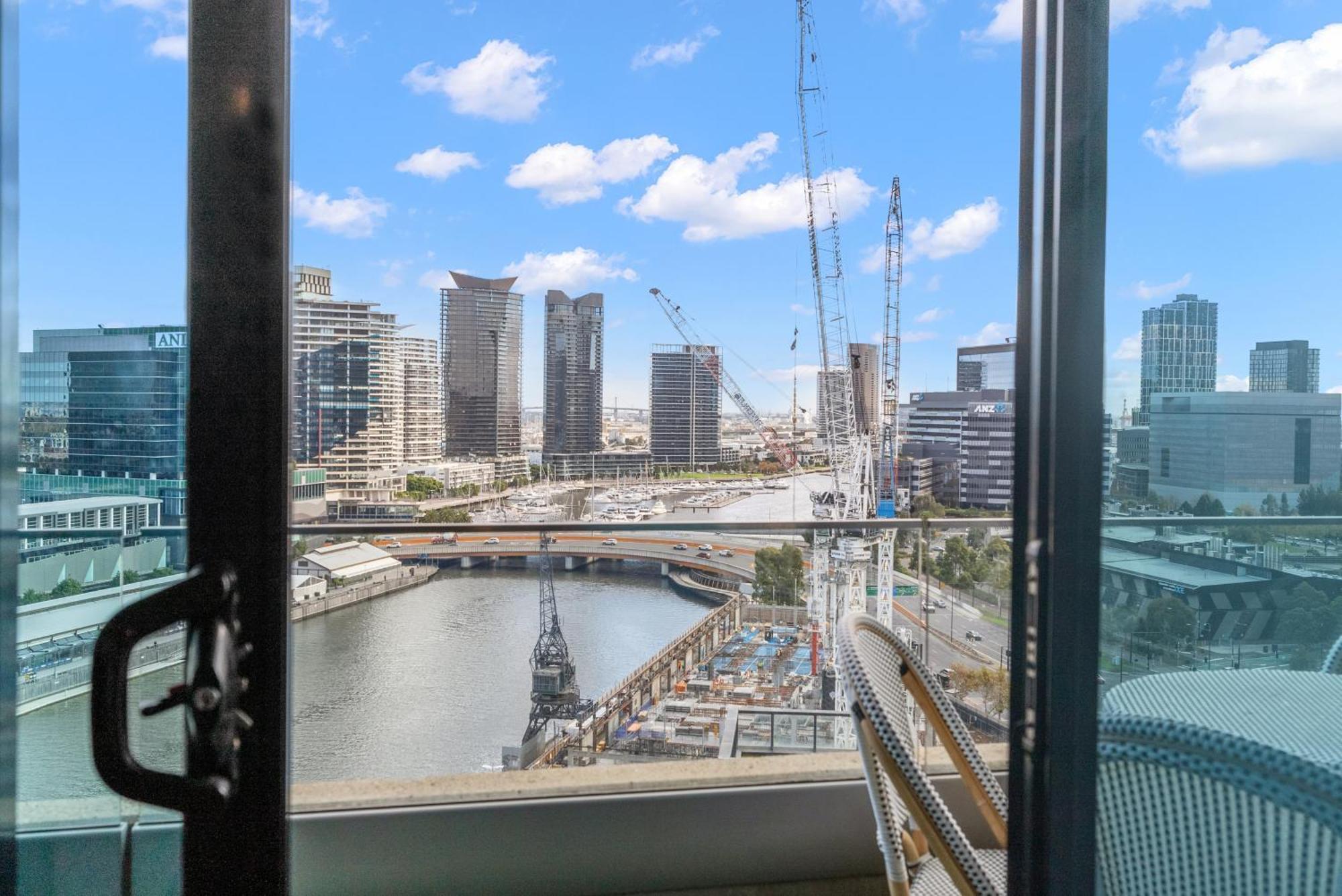Resort Style Living Yarra Wharf เมลเบิร์น ภายนอก รูปภาพ